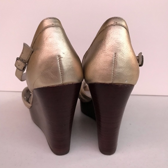 STEVE MADDEN | Y2K Gold T STrap Wedge Platform Shoes Size 7.5 - Picture 4 of 6